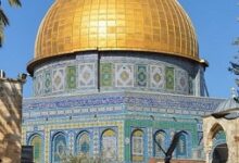Découvrez l'histoire sacrée et l'importance de la mosquée Al-Aqsa, un lieu emblématique de dévotion pour les musulmans du monde entier.