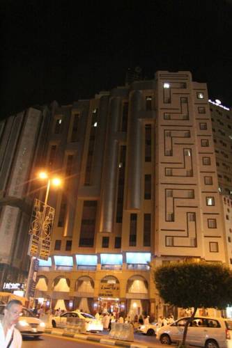 Séjournez à l'Hôtel Luluat Al Sharq, La Mecque, à 500m du Haram. Profitez de chambres confortables et d'un emplacement idéal.