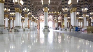 Les règles à suivre essentielles pour visiter la mosquée du Prophète à Médine : assurez une visite respectueuse et pieuse.