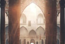Explorez le voyage à la Mecque, où tradition et modernité se rencontrent pour un pèlerinage unique et spirituel.