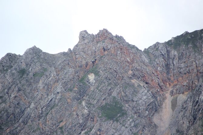 Découvrez le Mont Thawr, refuge du Prophète Muhammad (paix et bénédictions d'Allah soient sur lui). Conseils de visite.