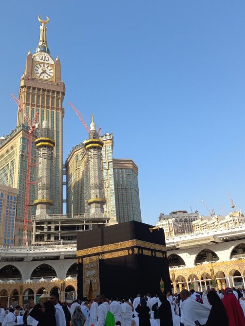 Hajj 2025 : Qui peut participer ? Découvrez les critères pour les pèlerins et le rôle des accompagnateurs avec Chaima Travel.