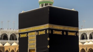 Découvrez les lieux clés du Hajj 2025 avec Chaima Travel : La Kaaba, Safa et Marwah, Mina, Mont Arafat, Muzdalifah, et la Mosquée du Prophète