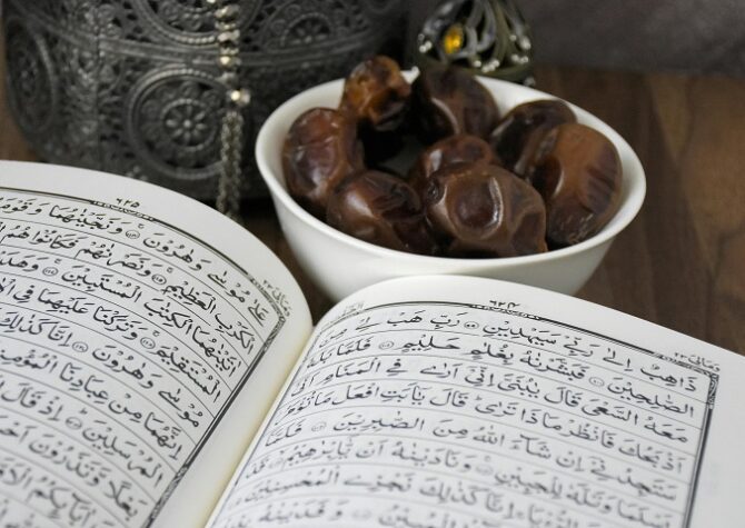 Découvrez les bienfaits spirituels du jeûne au-delà du Ramadan, renforçant la foi, la patience et la solidarité.