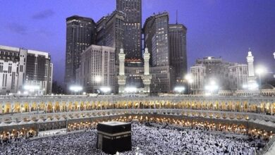Explorez le Hajj, un pilier essentiel de l'islam, offrant aux pèlerins des rites de purification spirituelle et des récompenses divines.