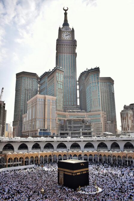 Hajj : Un Voyage Sacré, une expérience spirituelle inoubliable qui unit les croyants dans la foi et la purification.