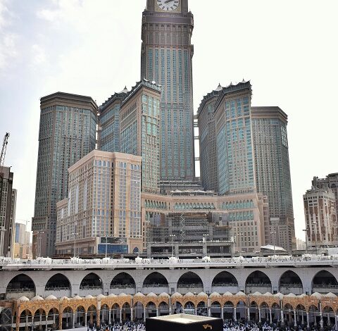 Hajj : Un Voyage Sacré, une expérience spirituelle inoubliable qui unit les croyants dans la foi et la purification.